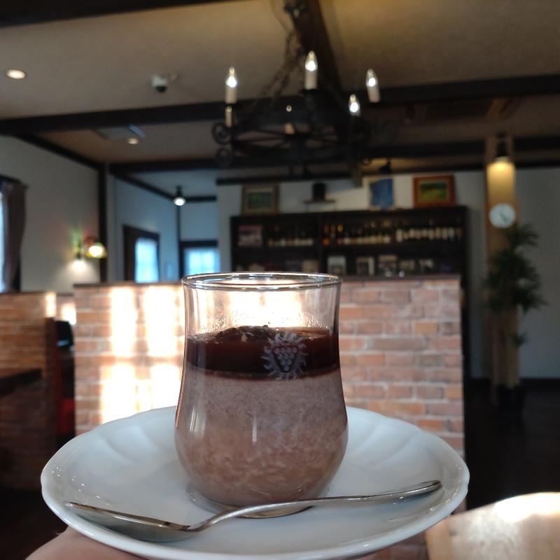 チョコレートのプリンとプラムのコンポート(喫茶マイウェイ)