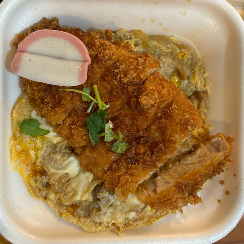 出汁醤油ロースカツ on the 親子丼（竹）(かつや 大阪枚方店)