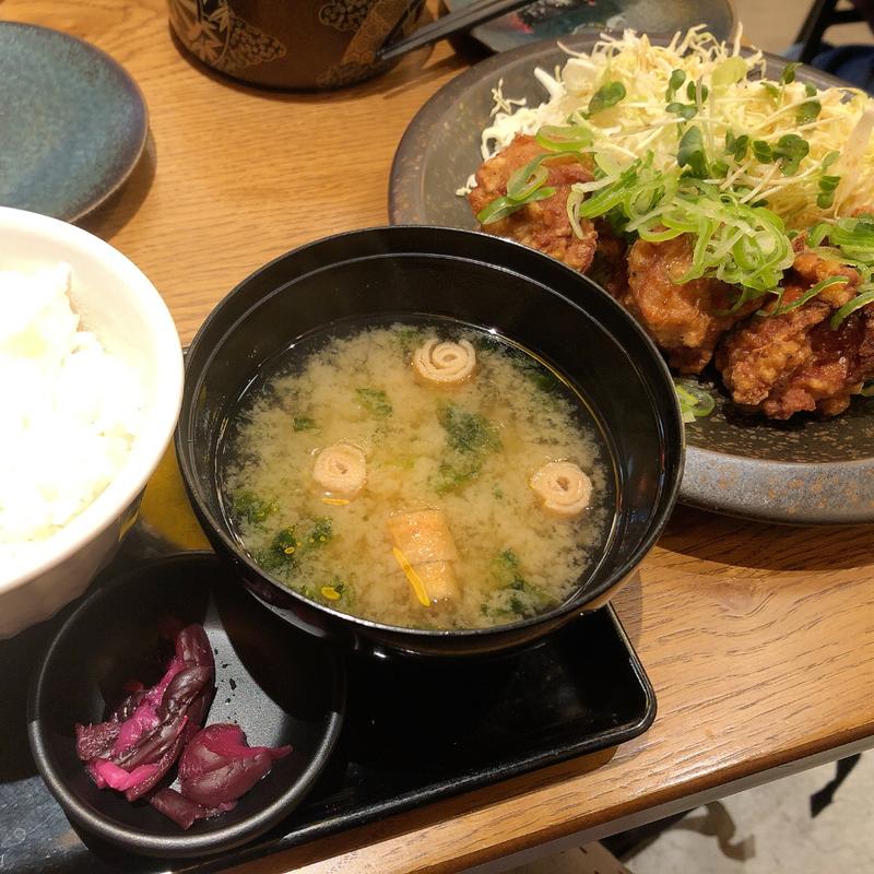 とり唐揚げ定食(鉄板焼き かもめ食堂 ヨドバシAkiba店)