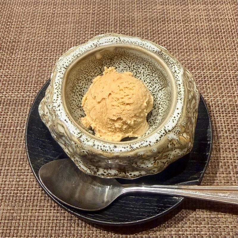 ランチ限定おまかせ握りコース　黒糖アイスクリーム(意気な寿し処 阿部 青山店)