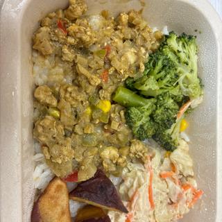 あえて、グリーンキーマカレー、焼きとうもろこしごはん