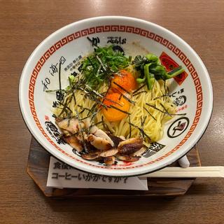 塩まぜそば ピリ辛卵黄追加(天日塩らーめん べらしお 福祉住吉東店)