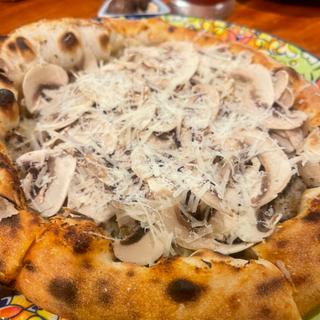 糸満産　島人マッシュルームのビスマルク(薪窯ナポリピッツァと地中海イタリアン PORTO del mare Uojima)