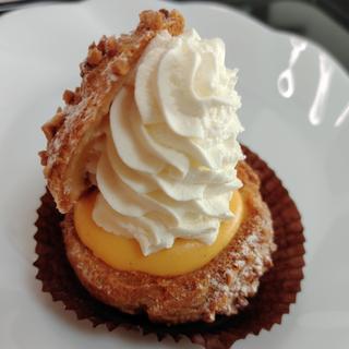 ジャージークリームと瑞穂たまごのカスタードシュークリーム(クレーム デ ラ クレーム 六本木ヒルズ店)