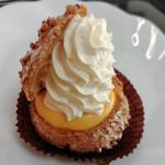 ジャージークリームと瑞穂たまごのカスタードシュークリーム(クレーム デ ラ クレーム 六本木ヒルズ店)