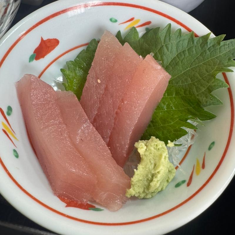 マグロの刺身(幕の内弁当)(まこと食堂 )