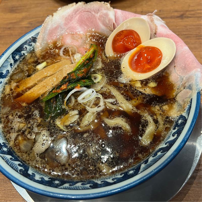 黒焼豚ラーメン(栄 焼豚中華そば専門 しげる)