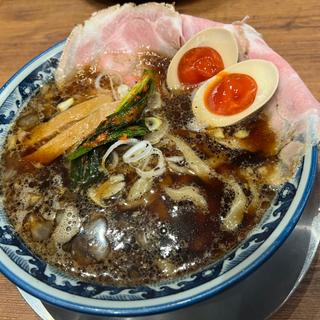 黒焼豚ラーメン(栄 焼豚中華そば専門 しげる)