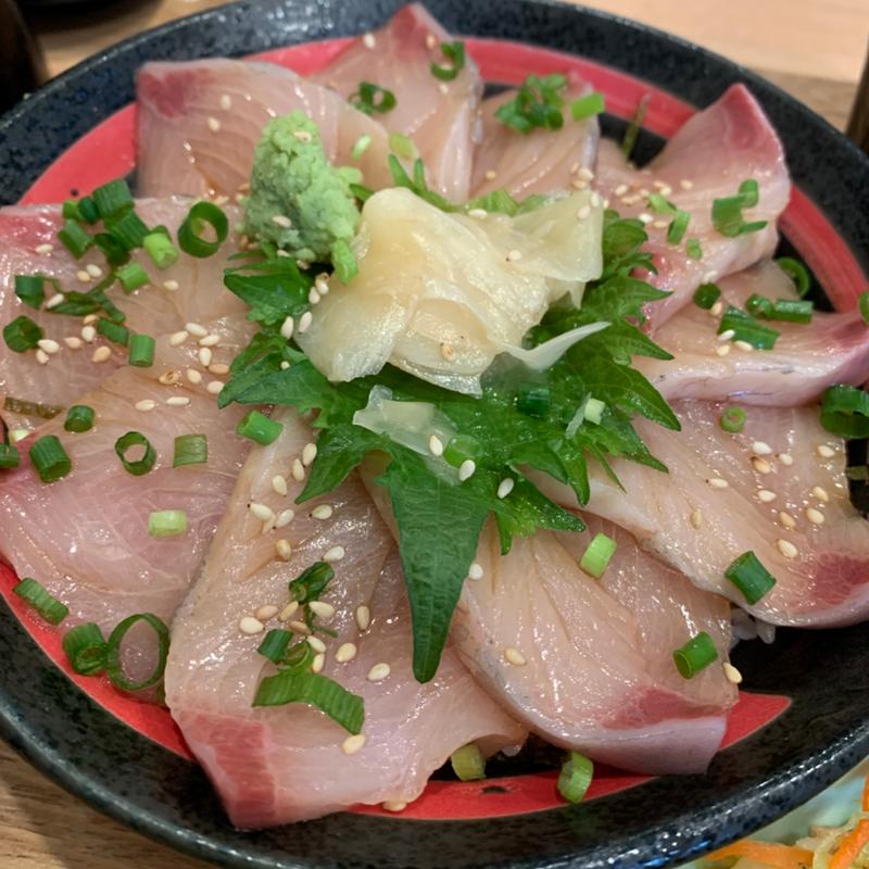 ぶり漬け丼(シャリと酒 鮮王となり)