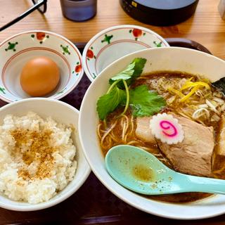 ラーメン中盛り＋半ライス＋生玉