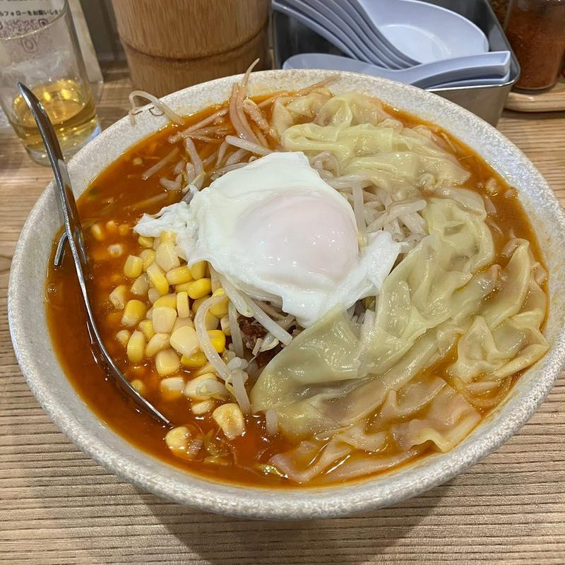味噌ワンタン麺 半熟卵 コーン(ら～めん髙尾（らーめん高尾）)