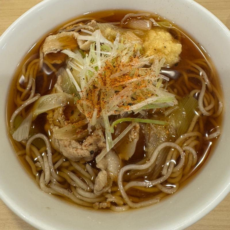 生姜香る肉南蛮そば(いろり庵きらく 柏3・4番線ホーム)