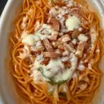 ケチャップソースの大盛ナポリタン