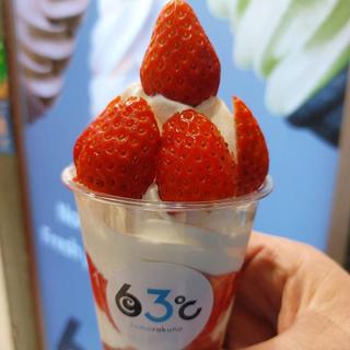 いちごパフェ(東毛酪農６３℃)