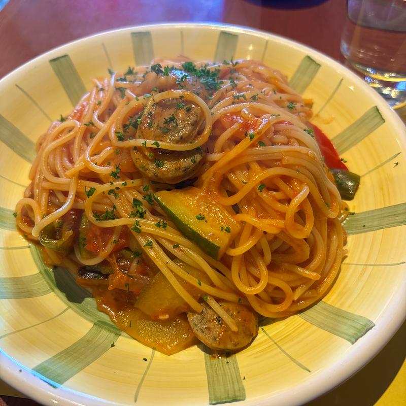 お肉屋さんのソーセージ入りスパゲッティナポリタン(タベルナ・パパ )