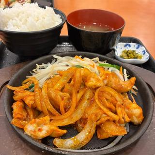 鉄板旨辛鶏ハラミ ご飯大盛り(南増尾　健美の湯 （みなみますお　けんびのゆ）)