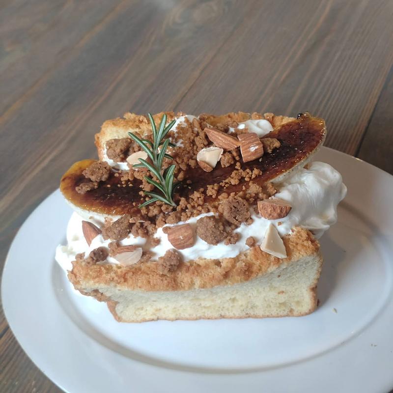 キャラメルバナナシフォンケーキ(UTENA CAFE BAR ＋ STAY.)