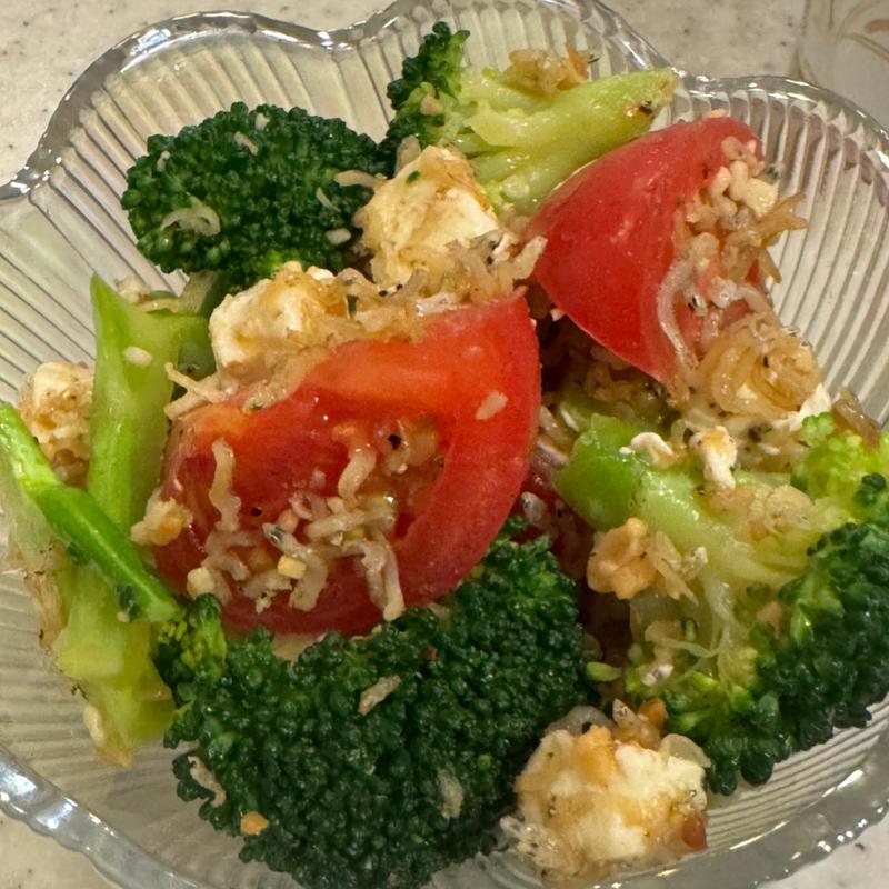 ブロッコリートマトの和風ペペロンサラダ(とりさだ)