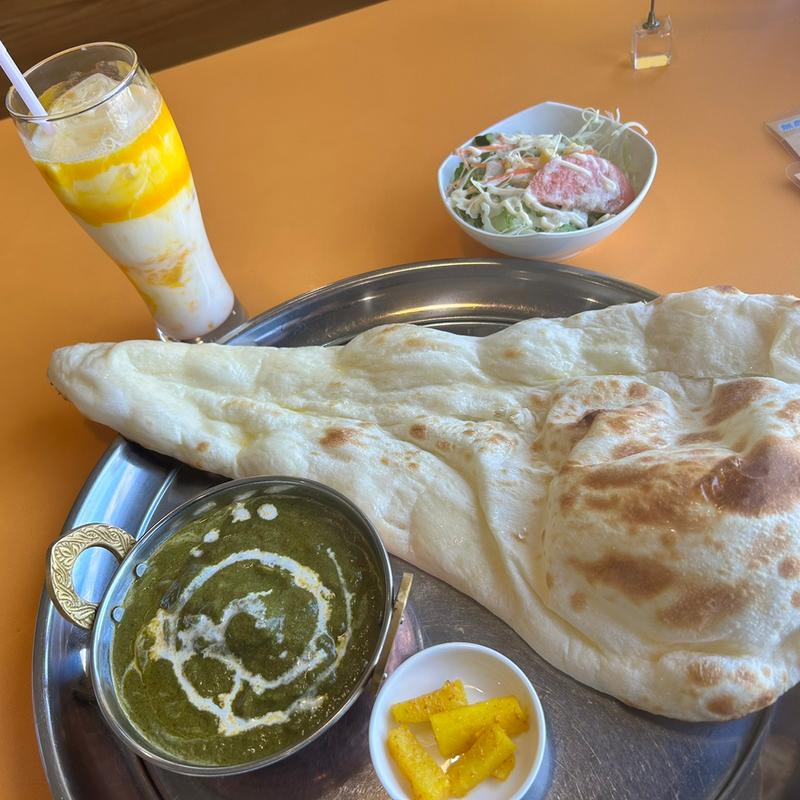 カレーセット(ほうれん草チキン、マンゴーラッシー)(宮カレー Miya Curry)