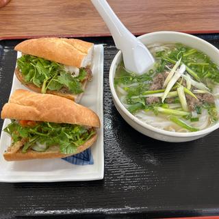 焼き豚バインミー+半フォー