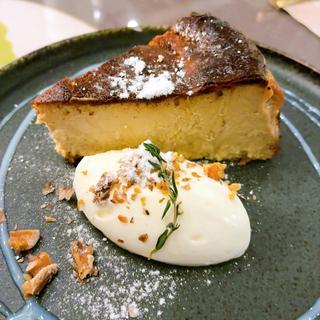 紅茶のバスクチーズケーキ