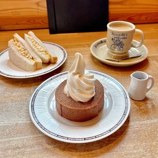 クロネージュ ミニ卵サンド カフェオレ(コメダ珈琲店 下北沢店)