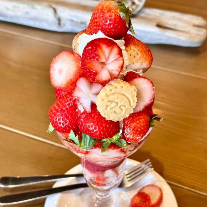 苺パフェ(the PARKSIDE - Nanbu Fruit & Veggie Marche -)
