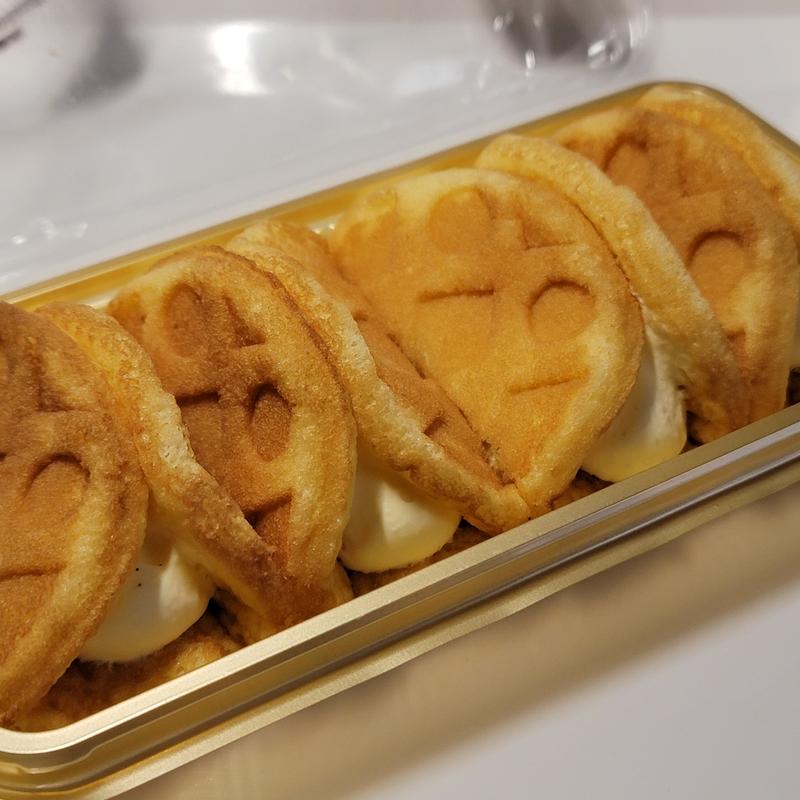 ふんわりワッフル(サンドラッグ 浦和花月店)