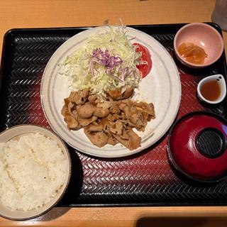 すりおろし生しょうがをたっぷり使った豚肩ロースの生姜焼き定食(大戸屋ごはん処 赤羽駅東口店)