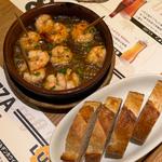 ぷりぷり海老のアヒージョとバケット(ビッレリア&ピッツェリア ルーチェ （LUCE）)