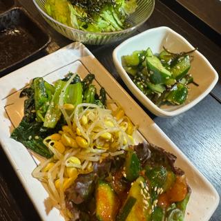 自家製ナムルとキムチ盛り合わせ(ハンバーグステーキ&焼肉 DiSH)