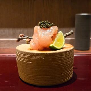 京帝地鶏お造り とんぶりのせ(鳥旨 しだれ)