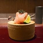 京帝地鶏お造り とんぶりのせ