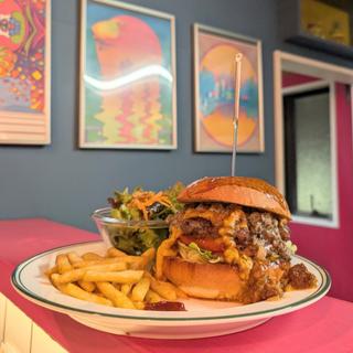 牛すじラグーのチリチーズバーガー キノコソースver.