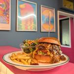 牛すじラグーのチリチーズバーガー キノコソースver.