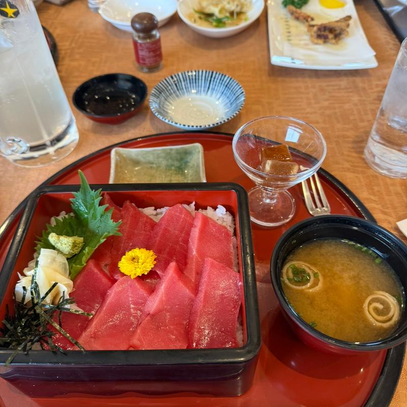 本鮪天身の鉄火重(東武藤が丘カントリー倶楽部)