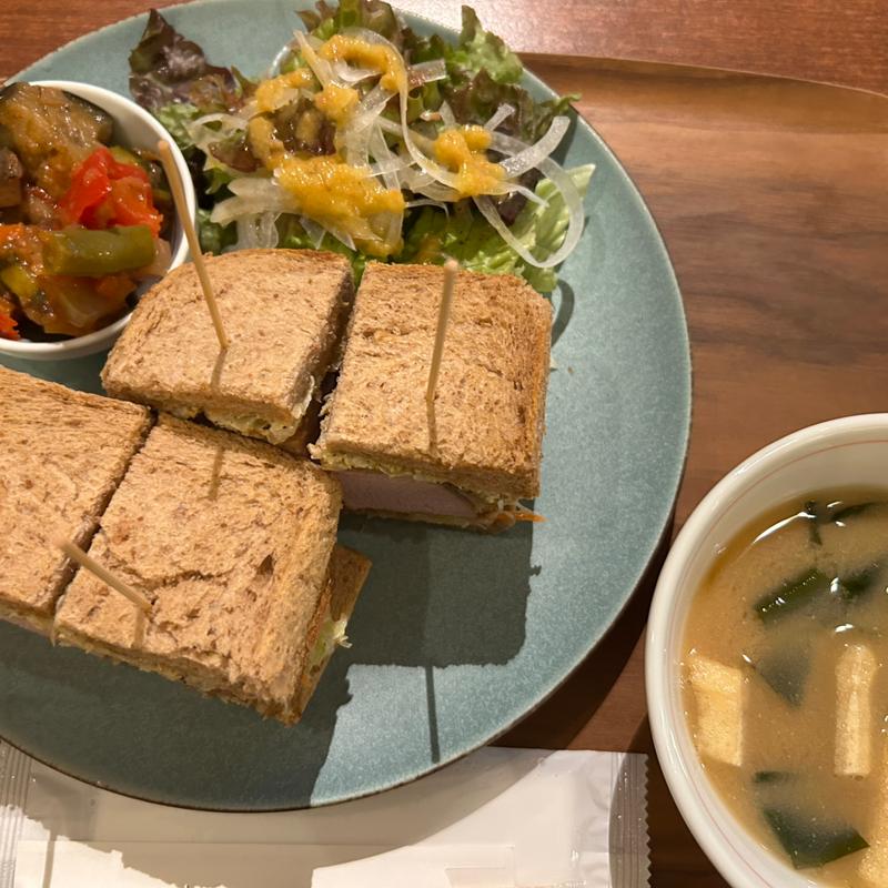 CRIBカツサンドプレート(DISH & WINE CRIB（ディッシュ アンド ワイン クリブ）)