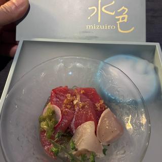 本鮪と河豚のお造り 海藻のジュレ(水色)