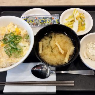 得朝鶏そぼろたまご丼 ライス並盛、ポテサラ(松屋 お花茶屋店 )