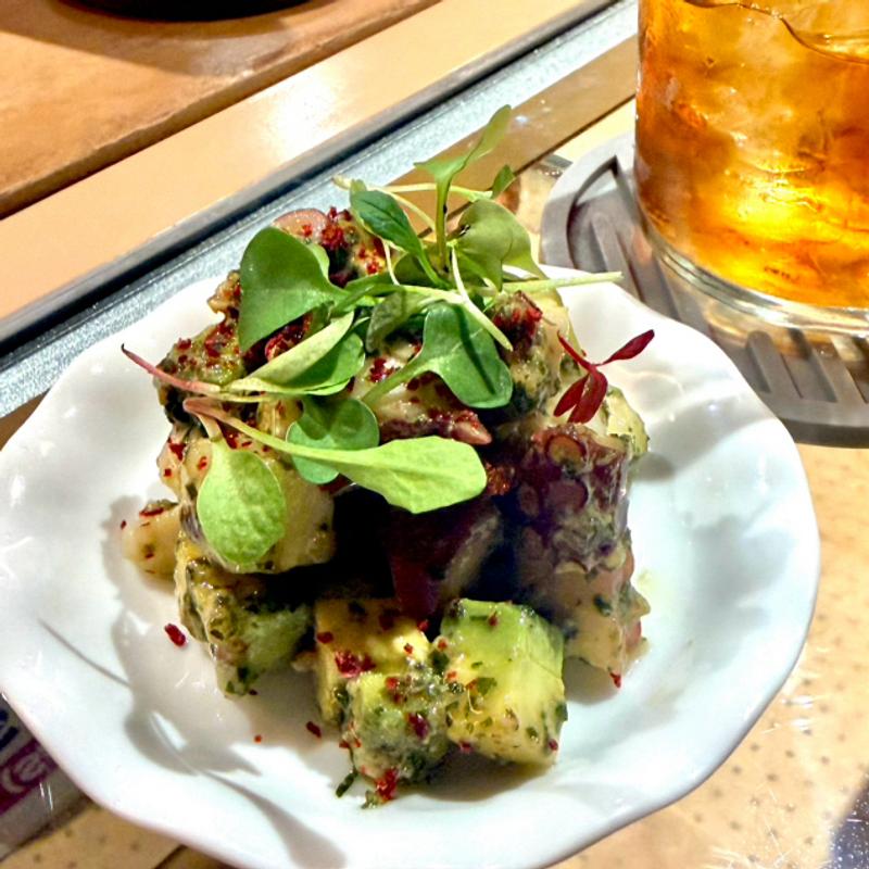 タコとアボガド(SAYAMISTYLE(サヤミスタイル) 難波の立ち飲み)