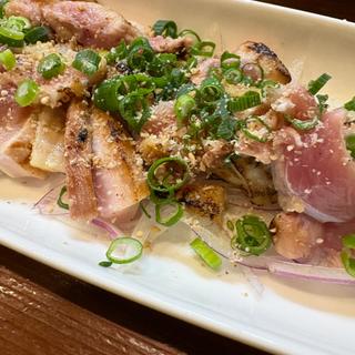 冠地鶏のタタキ(焼鳥おおの  )