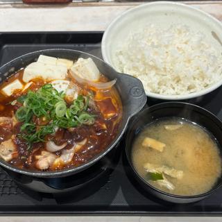 鶏のどて煮風鍋(マイカリー食堂 西新宿タワー60店)