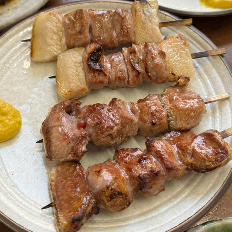 もつ焼き(かしら、たん)(秋田屋 （あきたや）)