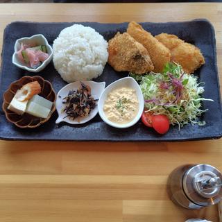 魚フライランチ 並(実家ふぇ 烏兎色)