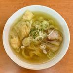 海老ワンタンメン(日陰)