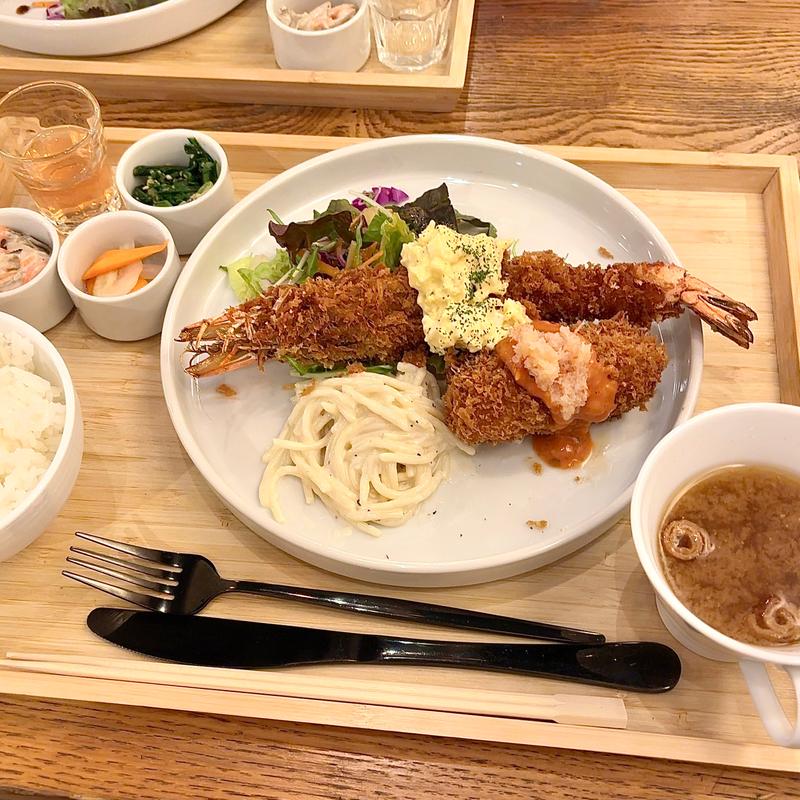 Aランチ(海老フライ&グラタンコロッケ)(食堂ゑむ-emu-)