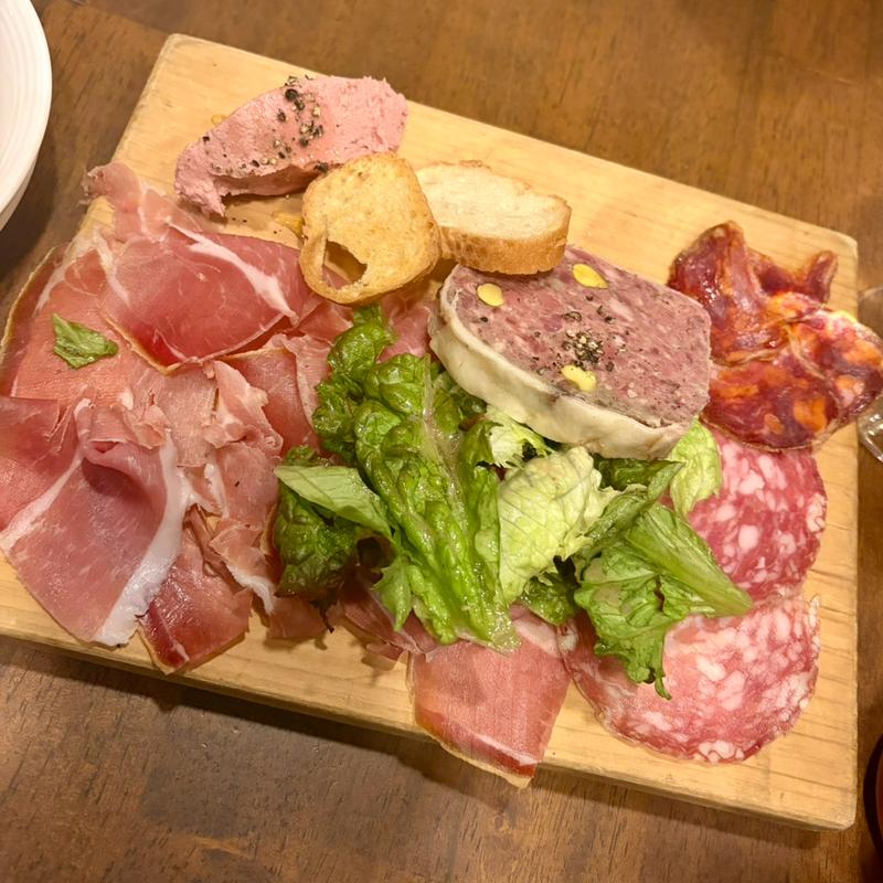 自家製パテ、レバームース、生ハム、サラミの盛り合わせ(ラ ペッシュ)