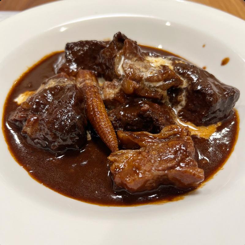 ビーフシチュー(グリルにんじん)