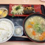 塩さばと巾着玉子煮定食　豚汁