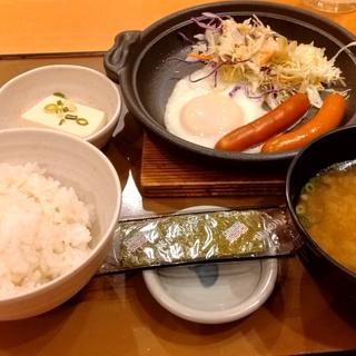 エッグ&ウインナー朝食